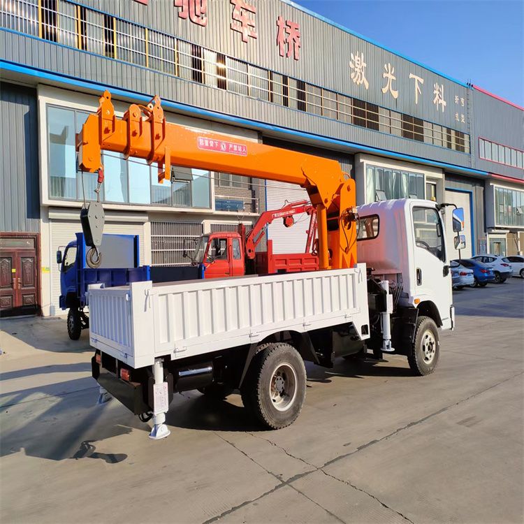 喀喇沁左翼蒙古族自治县三轮随车吊定制 农用改装机自备吊中瑞长期出售